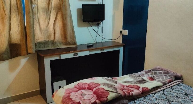 اتاق استاندارد, Rahul Guest House