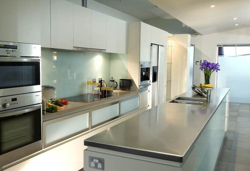 , Sullivans Cove Apartments