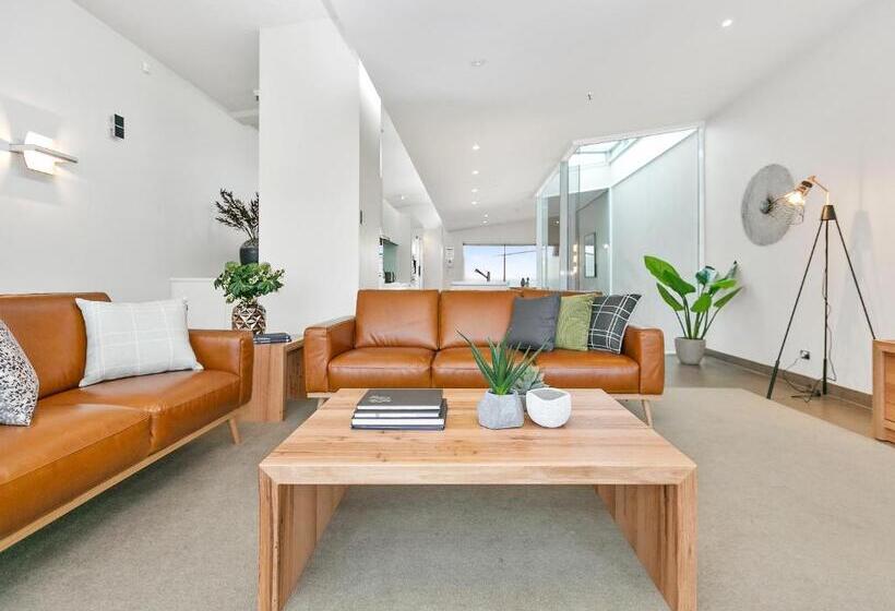 , Sullivans Cove Apartments