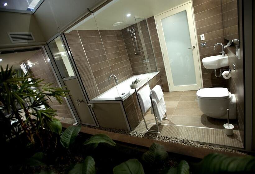 , Sullivans Cove Apartments