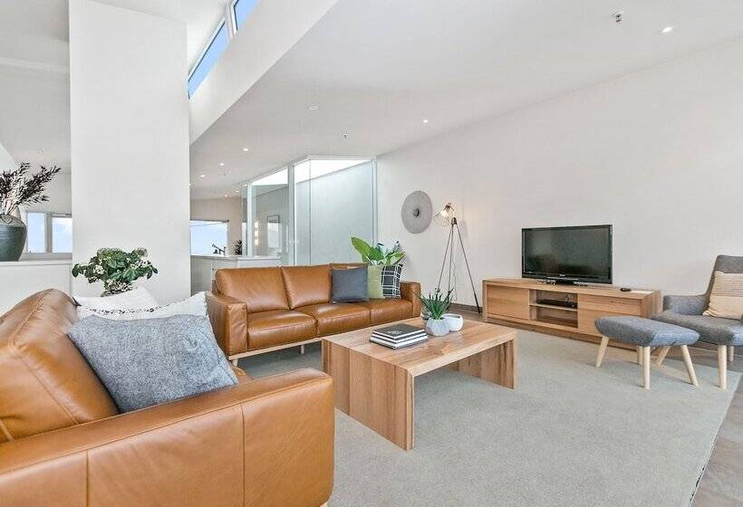 , Sullivans Cove Apartments