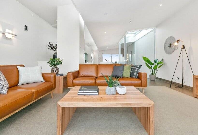 , Sullivans Cove Apartments