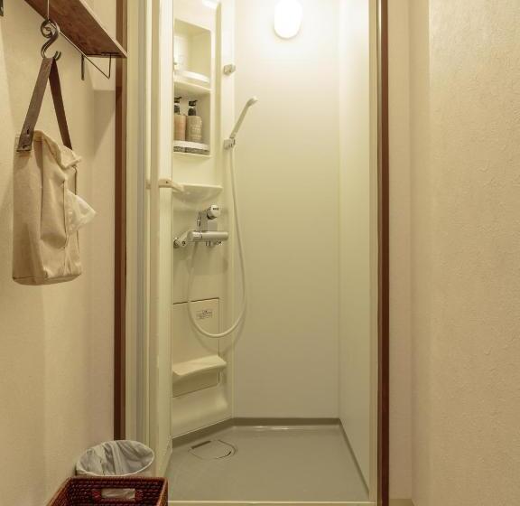 اتاق استاندارد با سرویس بهداشتی مشترک, Jhoppers Hiroshima Guesthouse