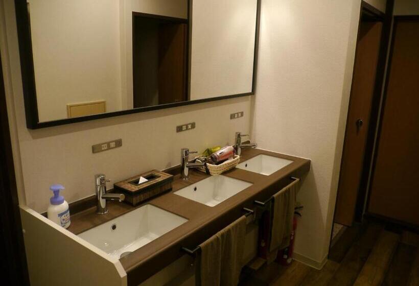 اتاق استاندارد با سرویس بهداشتی مشترک, Jhoppers Hiroshima Guesthouse