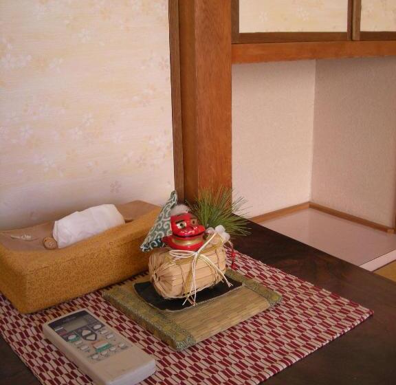 اتاق استاندارد با سرویس بهداشتی مشترک, Jhoppers Hiroshima Guesthouse