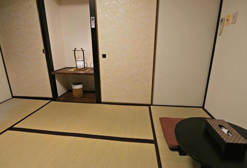 اتاق استاندارد یک تخته با سرویس بهداشتی مشترک, Jhoppers Hiroshima Guesthouse