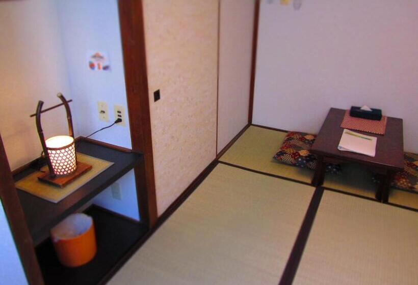 Quarto Estandar Banheiro Compartilhado, Jhoppers Hiroshima Guesthouse