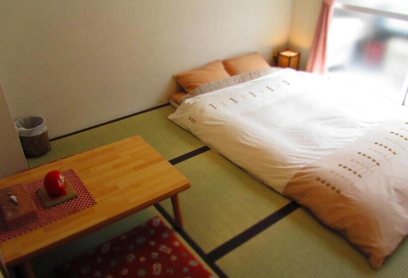 اتاق استاندارد با سرویس بهداشتی مشترک, Jhoppers Hiroshima Guesthouse