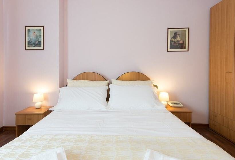 اتاق کلاسیک, De La Ville Depandance Di Hotel Augustus