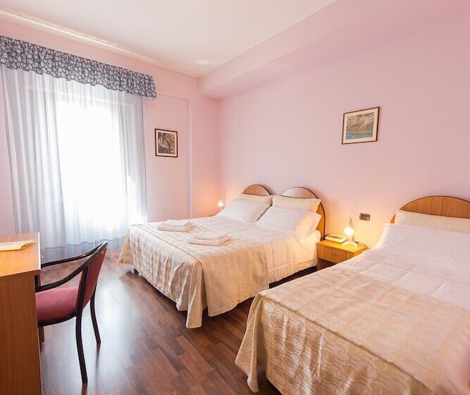 اتاق کلاسیک سه تخته, De La Ville Depandance Di Hotel Augustus