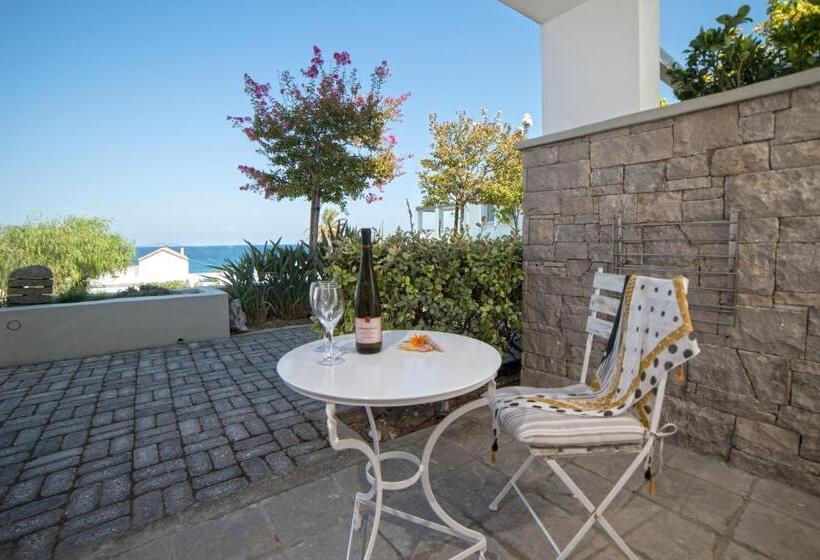 اتاق سوپریور با چشم‌انداز دریا, Skyros Ammos