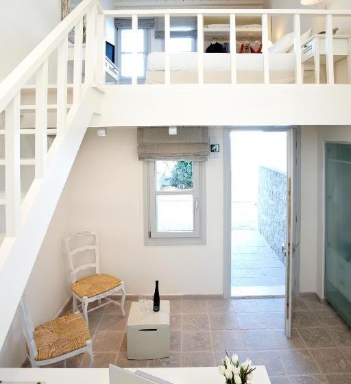 سوئیت جونیور اینتریور, Skyros Ammos