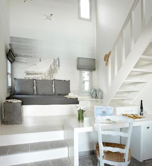 سوئیت جونیور اینتریور, Skyros Ammos