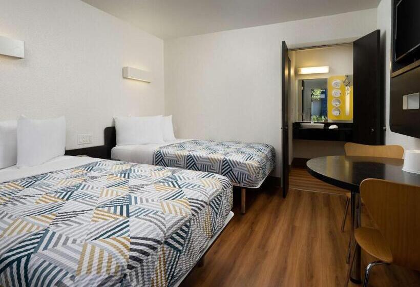 Standard Room Adapted for people with reduced mobility, Motel 6goleta, Ca  Santa Barbara