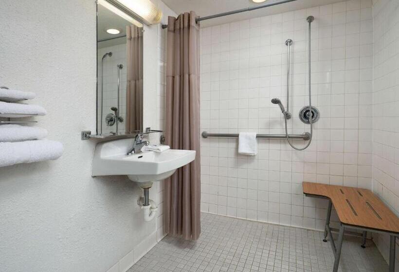 Standard Room Adapted for people with reduced mobility, Motel 6goleta, Ca  Santa Barbara