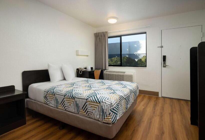 Standard Room Adapted for people with reduced mobility, Motel 6goleta, Ca  Santa Barbara