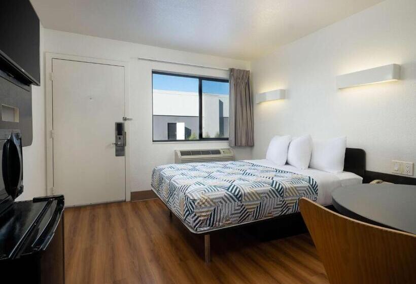 Standard Room Adapted for people with reduced mobility, Motel 6goleta, Ca  Santa Barbara