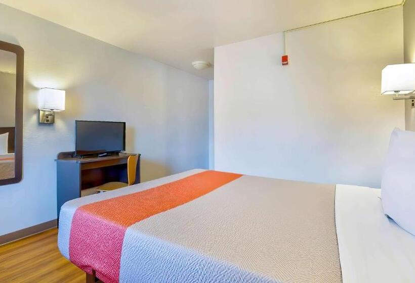 Standard Room Adapted for people with reduced mobility, Motel 6santa Rosa, Nm