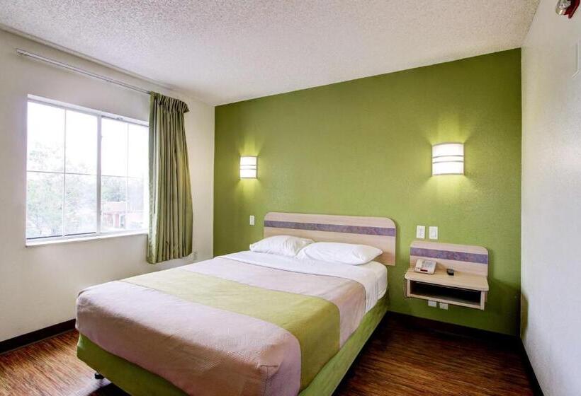 Standard Room Adapted for people with reduced mobility, Motel 6aurora, Co  East Aurora