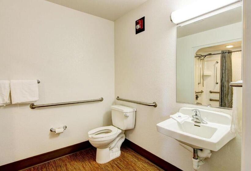 Standard Room Adapted for people with reduced mobility, Motel 6aurora, Co  East Aurora