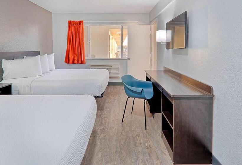 سوییت لوکس, Motel 6 Lancaster, Ca