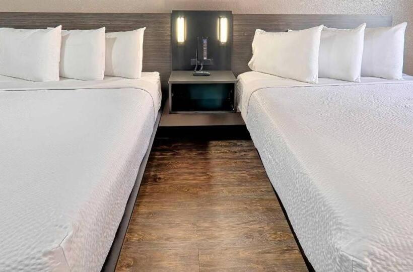 سوییت لوکس, Motel 6 Lancaster, Ca