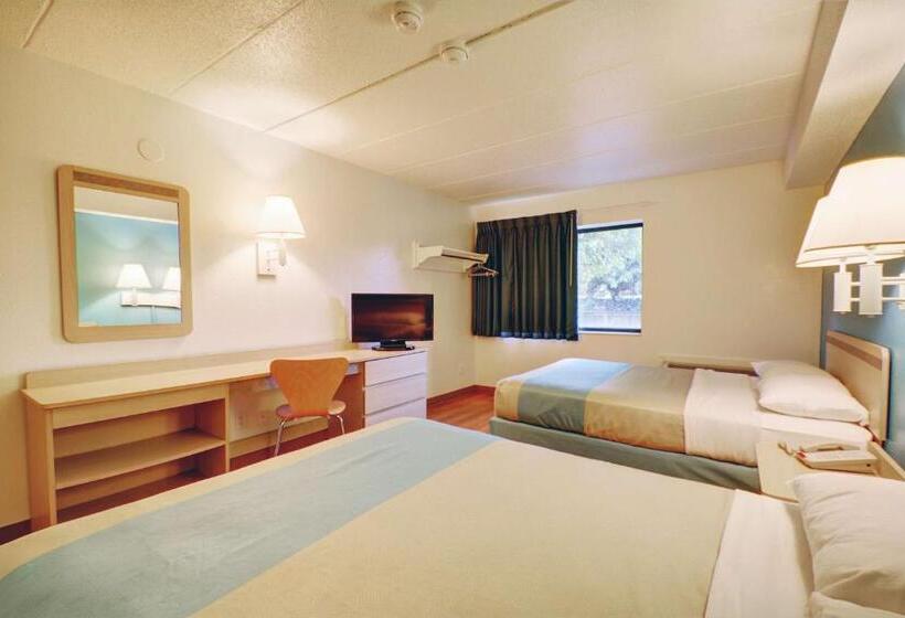 اتاق استاندارد با 2 تخت دوبل, Motel 6newport, Ri