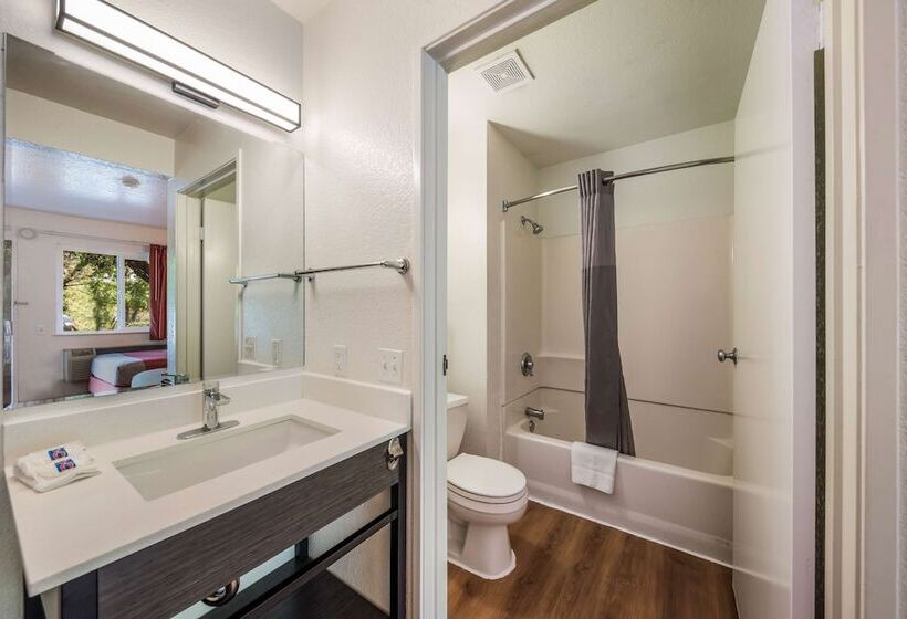 اتاق استاندارد با تخت دوبل برای معلولان, Motel 6rohnert Park, Ca