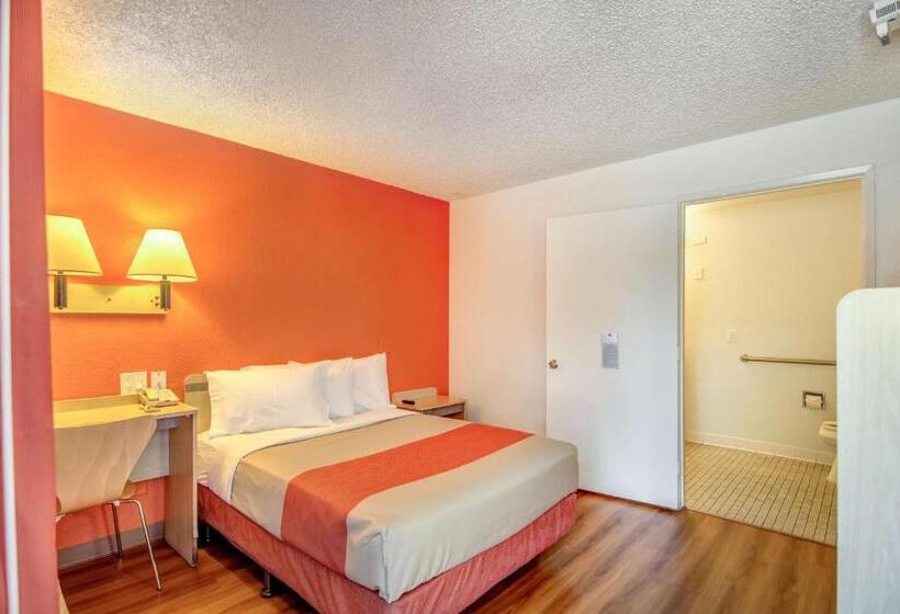 Chambre Standard Adaptée aux Personnes à Mobilité Réduite, Motel 6stockton, Ca  North