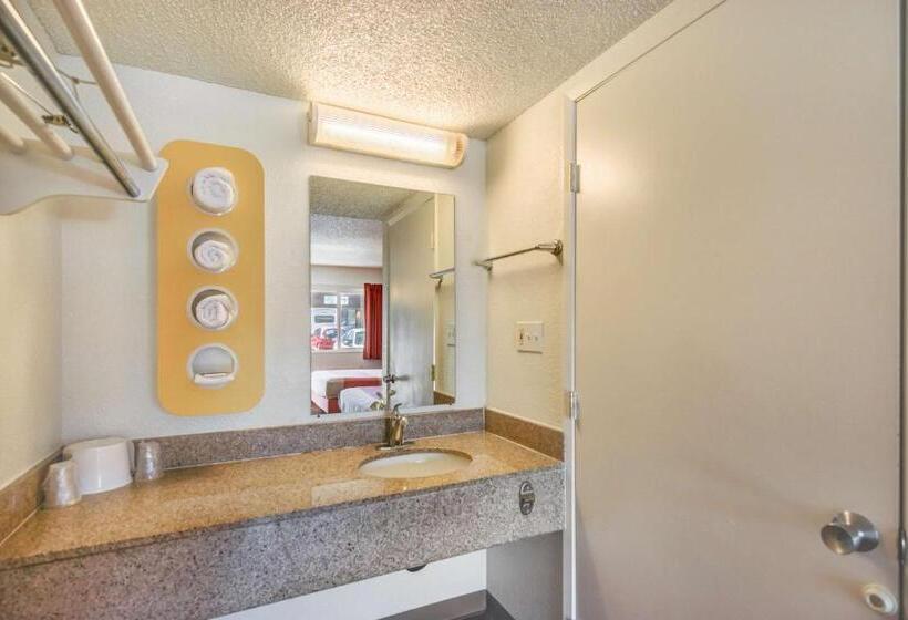 اتاق لوکس چهار تخته, Motel 6stockton, Ca  North