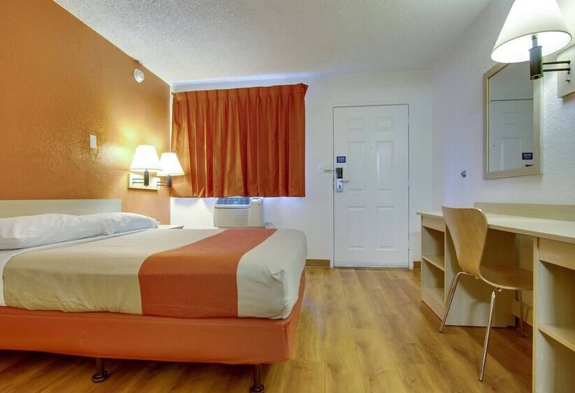 Premium Room, Motel 6tempe, Az  Scottsdale South
