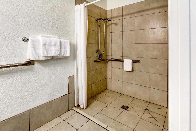 اتاق استاندارد با تخت بزرگ برای معلولان, Days Inn By Wyndham Waco University Area