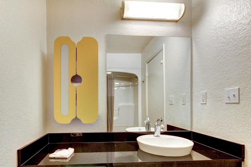 اتاق استاندارد با تخت بزرگ, Days Inn By Wyndham Waco University Area