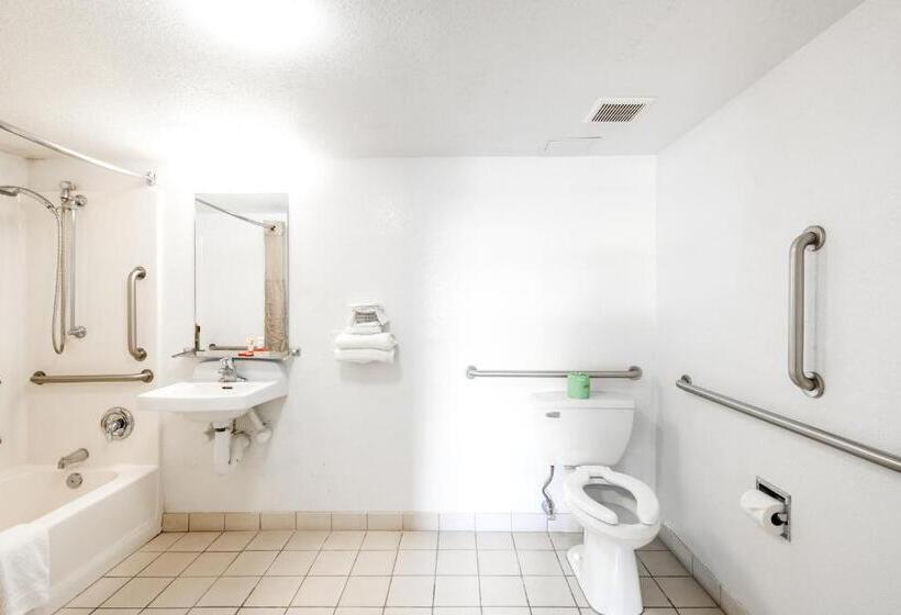 Standard Room Adapted for people with reduced mobility, Oyo Houston Katy Freeway