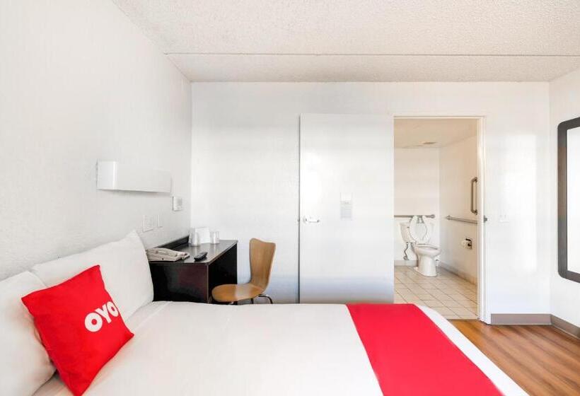 Standard Room Adapted for people with reduced mobility, Oyo Houston Katy Freeway