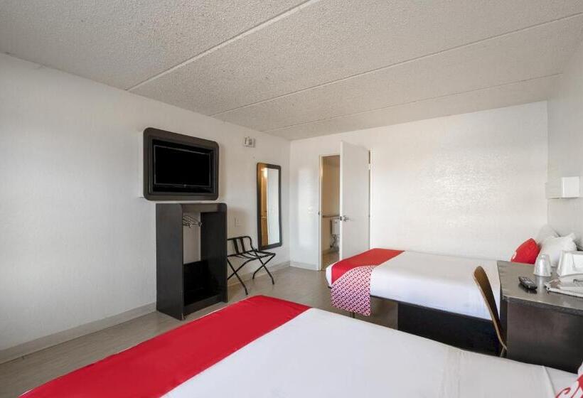 Standard Room Adapted for people with reduced mobility, Oyo Houston Katy Freeway