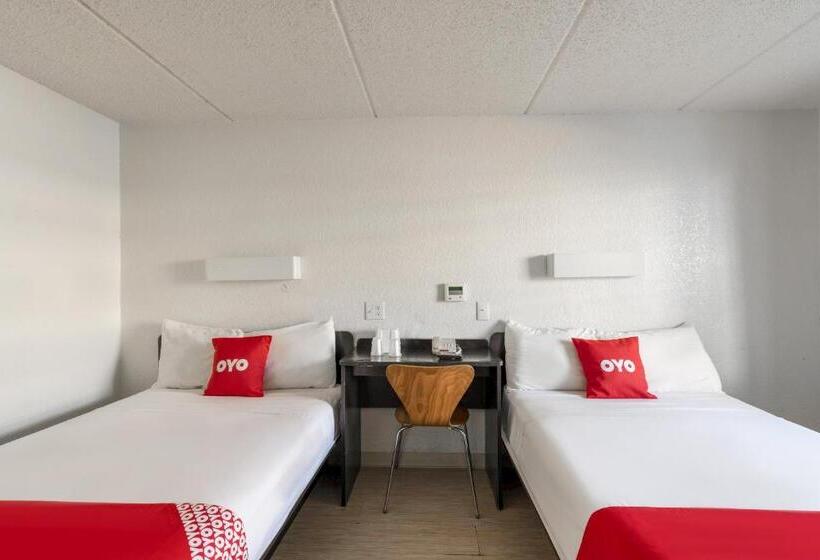 Standard Room Adapted for people with reduced mobility, Oyo Houston Katy Freeway