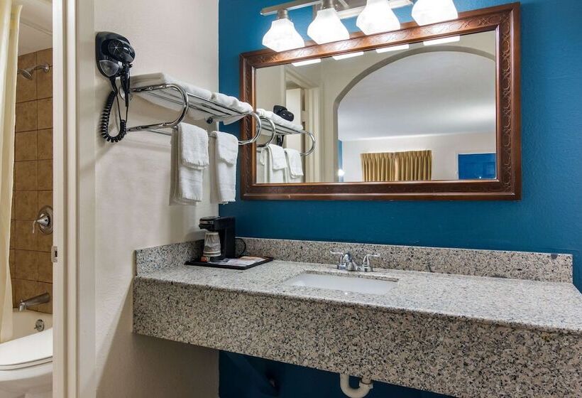 اتاق استاندارد, Rodeway Inn Broken Bowhochatown