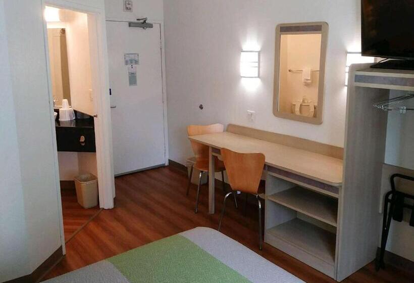 Standard Room Adapted for people with reduced mobility, Studio 6brownsville, Tx