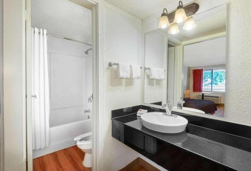 اتاق استاندارد با تخت بزرگ برای معلولان, Travelodge By Wyndham Essington / Philadelphia Airport