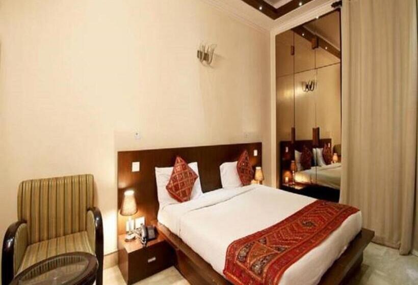 Standard Room King Size Bed, Evergreen Suites Defence Colony