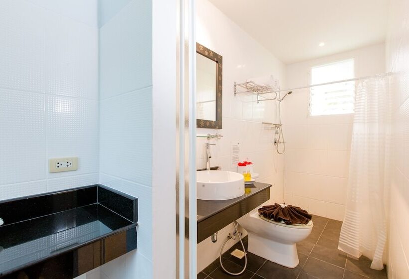 اتاق لوکس با چشم‌انداز دریاچه, Serenity Lakeside Resort