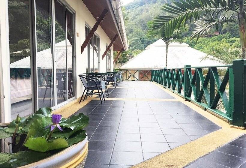 اتاق لوکس با چشم‌انداز دریاچه, Serenity Lakeside Resort