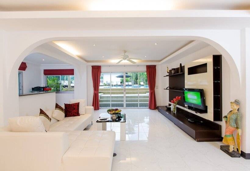 سوییت, Serenity Lakeside Resort