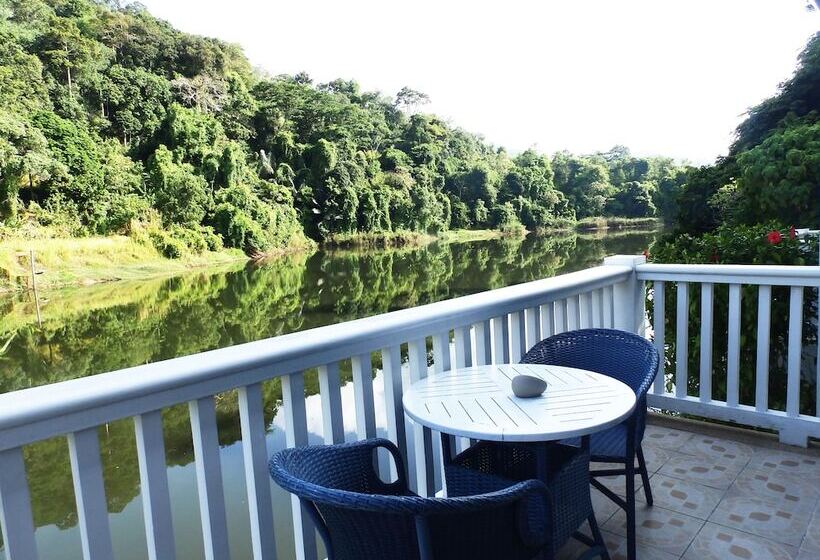 بانگلوی استاندارد, Serenity Lakeside Resort