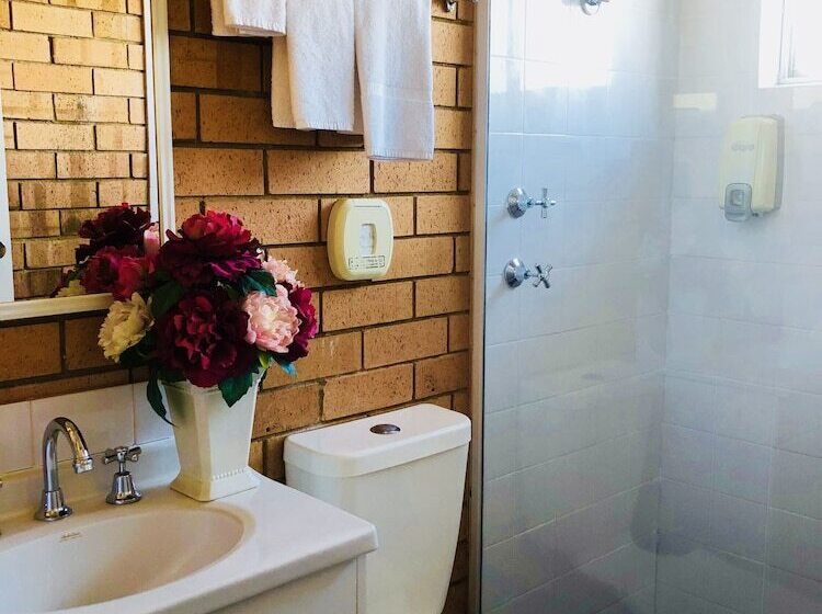 استودیوی استاندارد, Bosuns Inn Motel