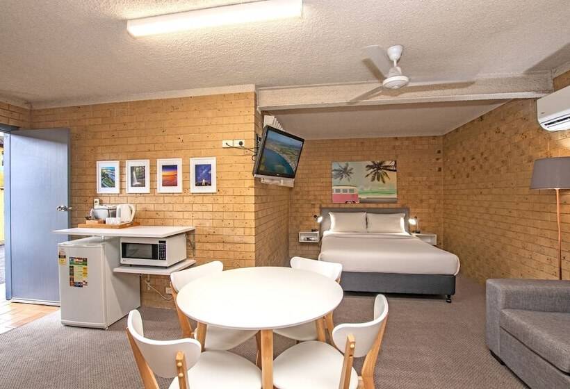 اتاق خانوادگی, Coast Inn Motel