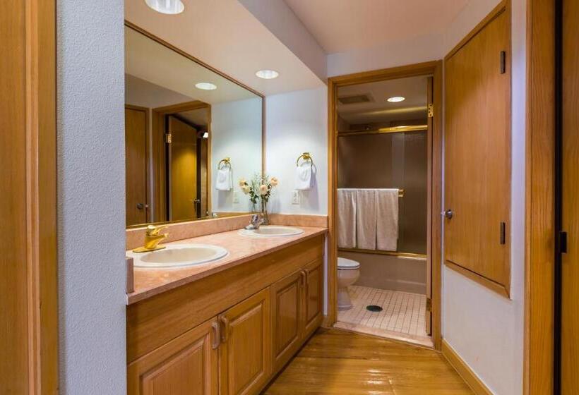 3 Bedroom Suite, Alupang Beach Tower