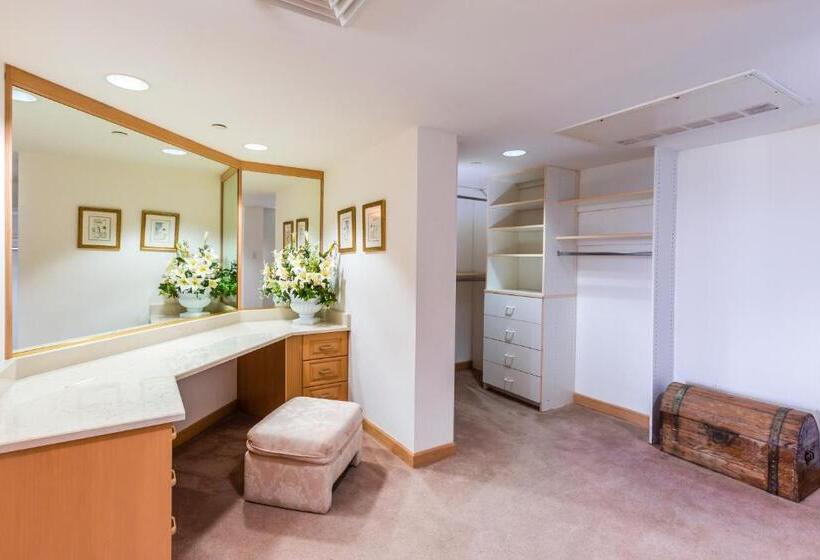 1 Bedroom Penthouse Apartment, Alupang Beach Tower