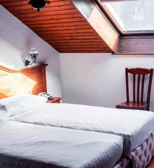 Standard Triple Room, De Gruyeres